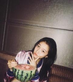 关晓彤娱乐吃瓜图片大全,盘点那些让人捧腹大笑的幕后花絮